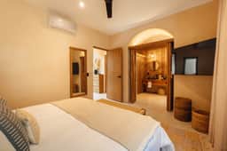 6BR Luxe Villa Two Pools, w/Concierge Sleeps 16 - Image 5