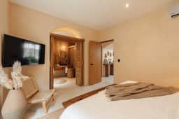 Deluxe Villa, 8 Guests, Double Pools Concierge - Image 3