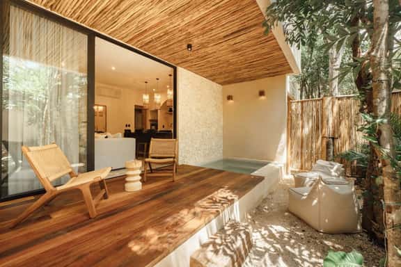 Jungle Luxury: 1-BR, Plunge Pool, Fully Equipped - Image 1