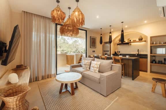 Perfect Getaway: 1 Bedroom + Private P-Pool - Image 1