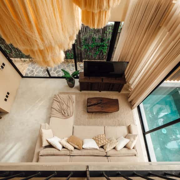 6BR Luxe Villa Two Pools, w/Concierge Sleeps 16 - Image 1