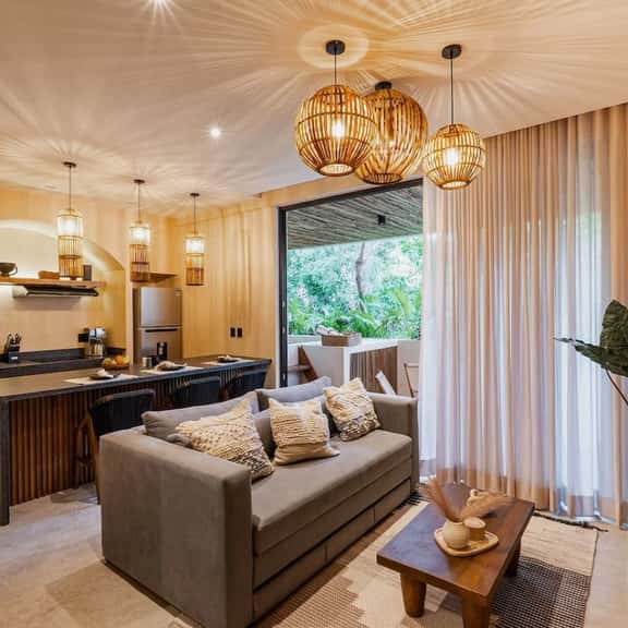 Obsidian Getaway, Luxury in the Jungle - Image 1